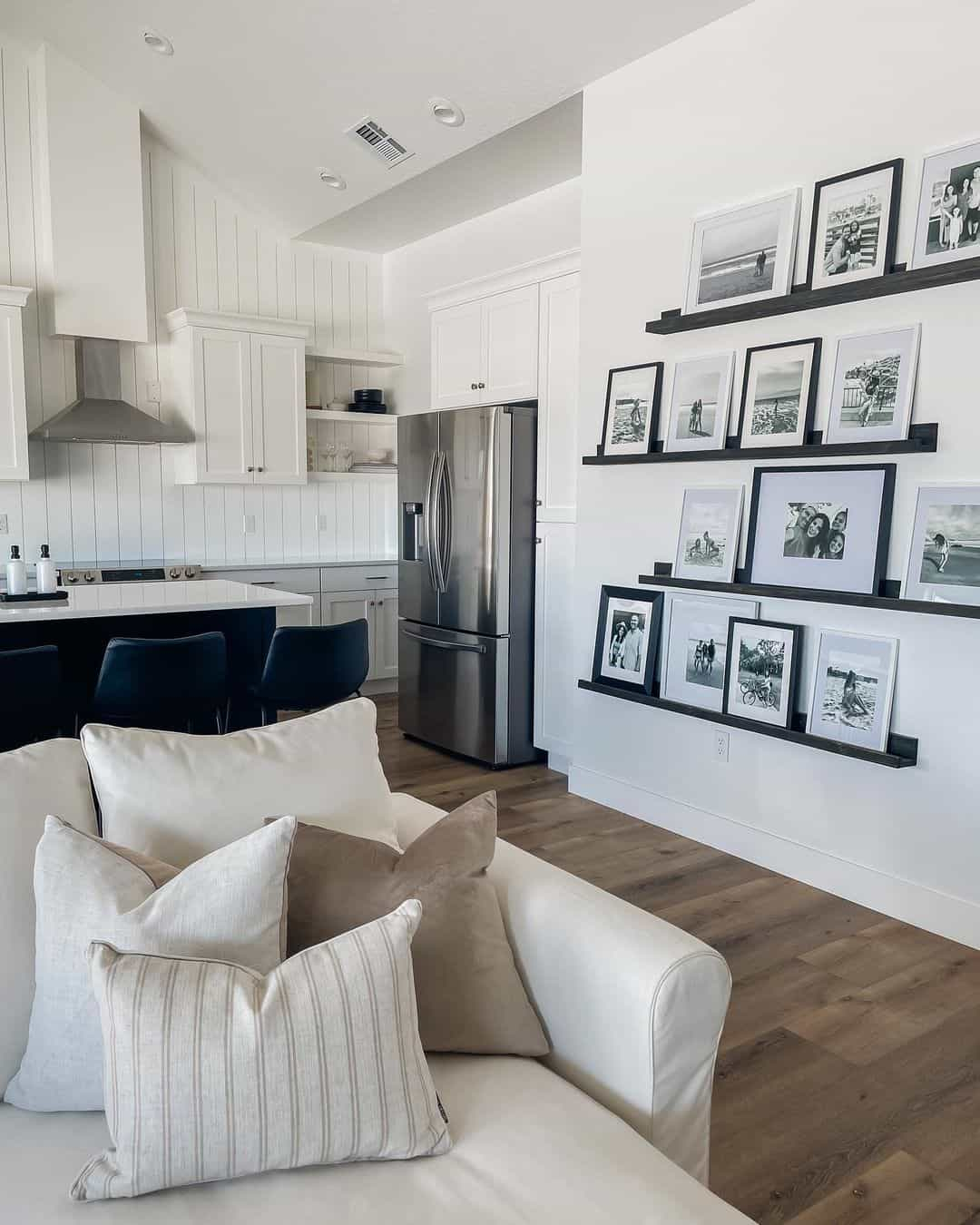 12 Black Floating Shelves To Accent Your Walls in