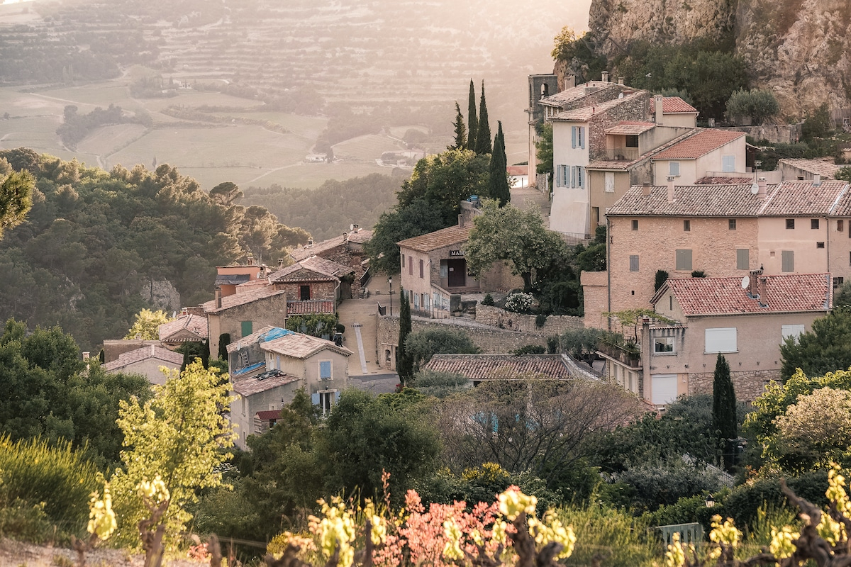Provence’s Charming Villages: Hidden Gems And Timeless Charm – County ... regarding