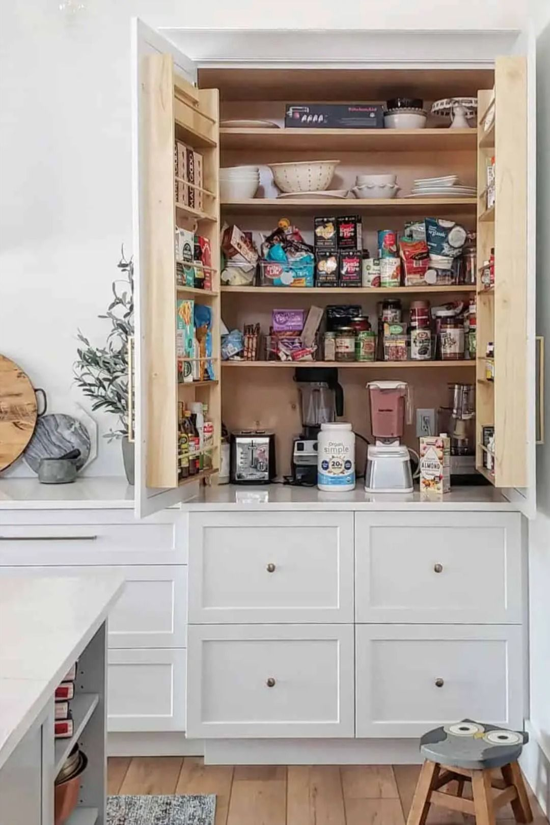 7+ Cabinet Organization Ideas To Streamline Your Farmhouse Kitchen ... pertaining to
