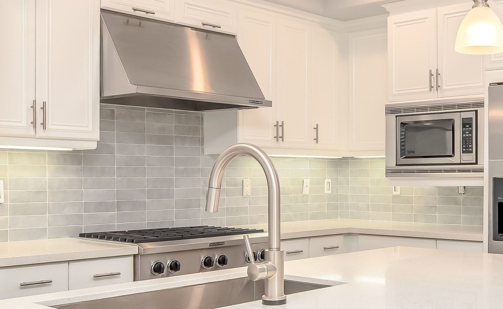 How To Choose Right Kitchen Backsplash? » The Home Atlas for Expert Tips for Selecting Your Kitchen's Counters Backsplashes and Walls