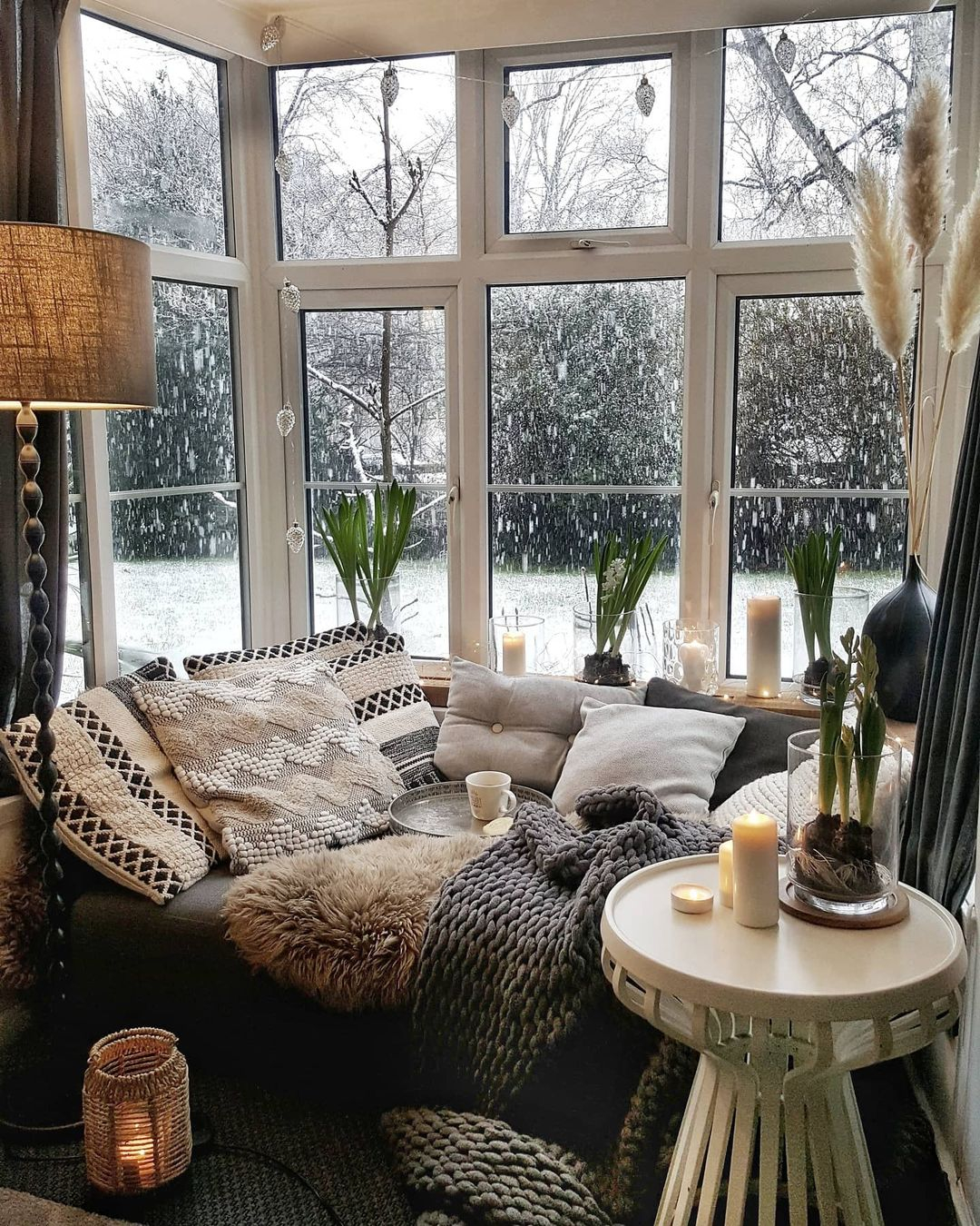 How To Create The Perfect Cozy Reading Nook On A Budget – Make House Cool inside