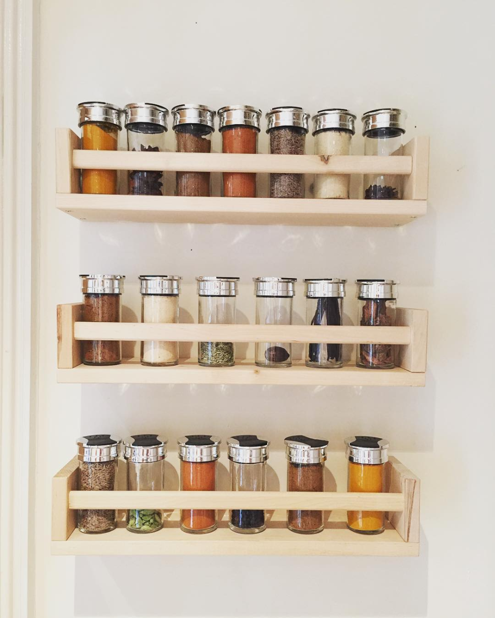 25 Coolest Spice Rack Ideas For A Minimalist Kitchen for Understanding How to Arrange Spices for Optimal Cooking Convenience