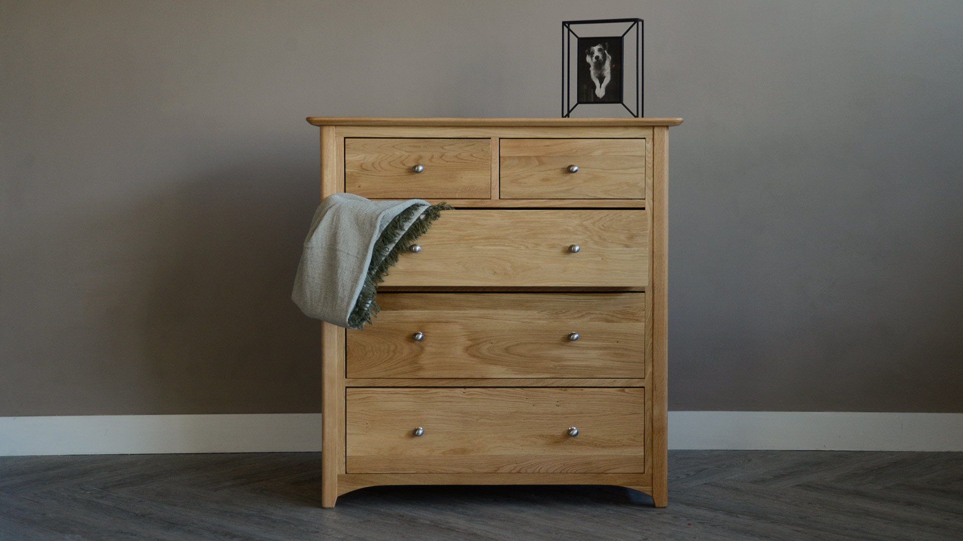 Classic Oak Chest Of Drawers - 5 Drawers - Natural Bed Company pertaining to Dexter Oak Finish 5-Drawer Chest