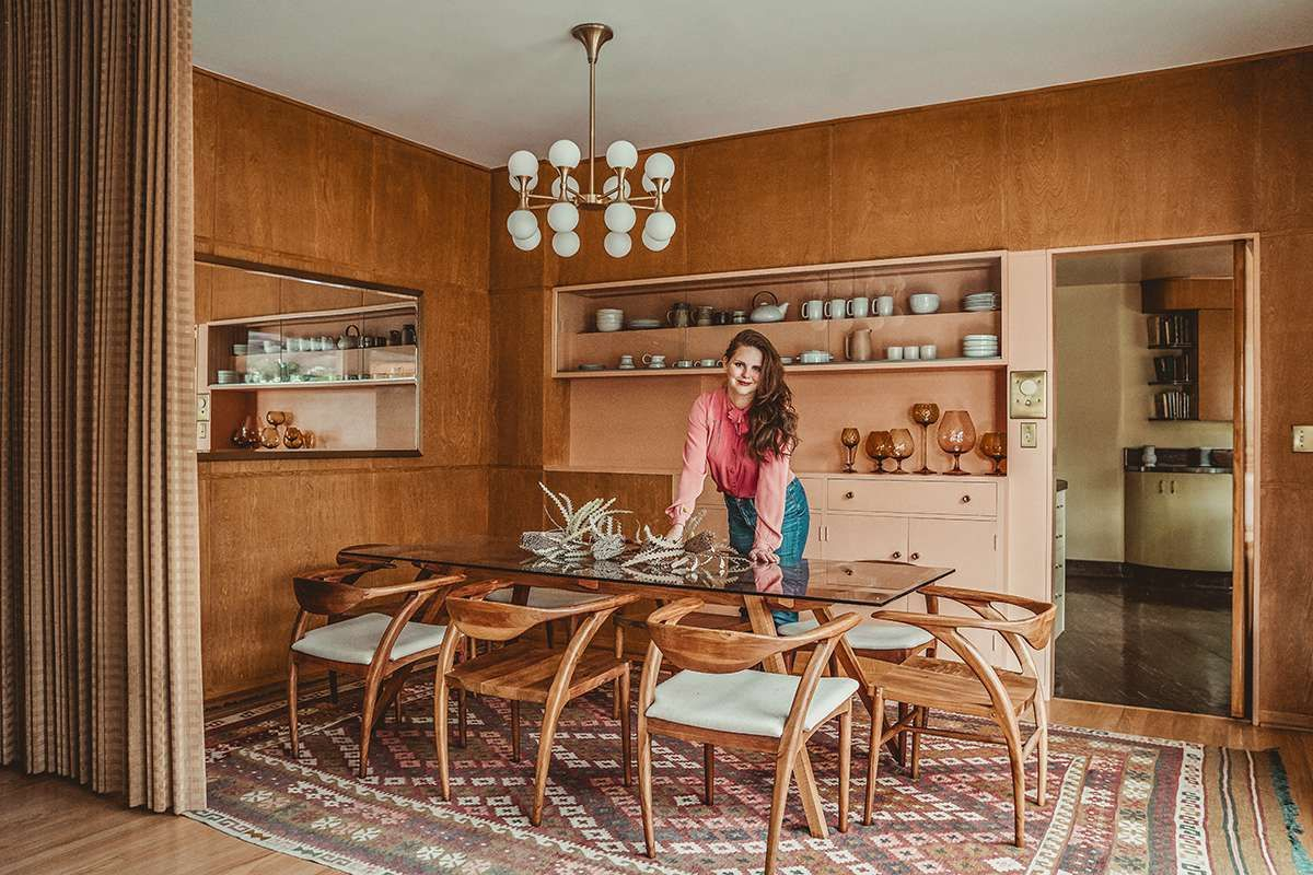 Inside Kitchy Kitchen S Bright And Colorful Mid Century Home In ... for Step Inside a Midcentury Kitchen Where Color and Openness Reign