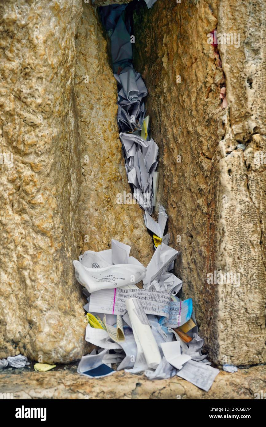 Western Wall Notes regarding Ever Found Or Left A Note In The Wall The Way This Couple Did?