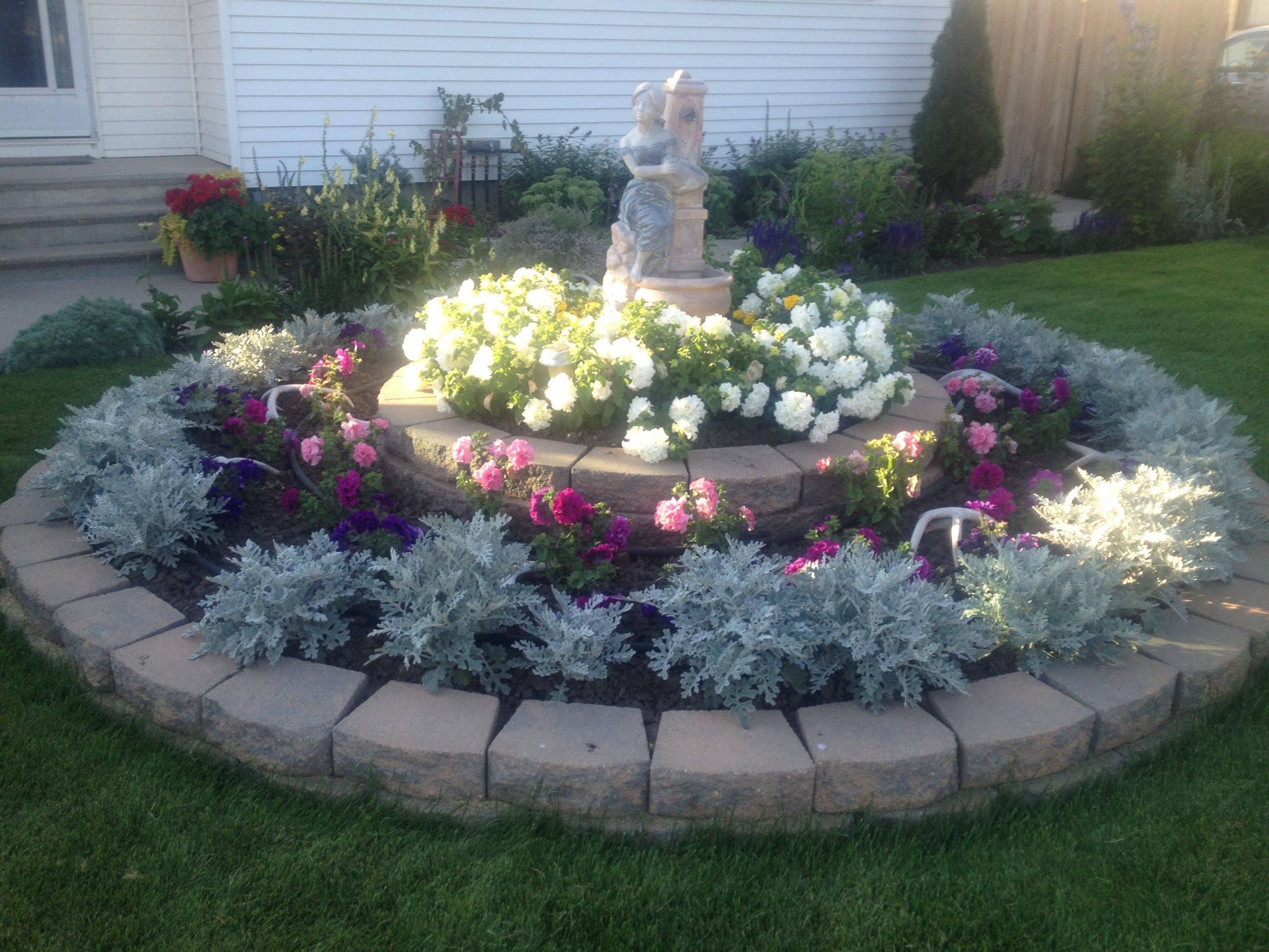 20 Circular Flower Garden Ideas You Should Look | Sharonsable in Circular Garden Bed Design