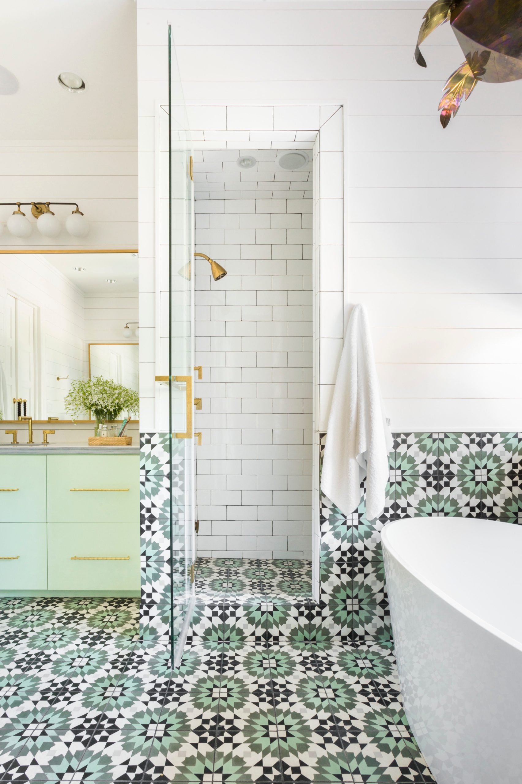 23 Gorgeous Green Bathroom Ideas for The Secret to Pairing Forest Green Walls with Brass Hardware for an Immersive Feel