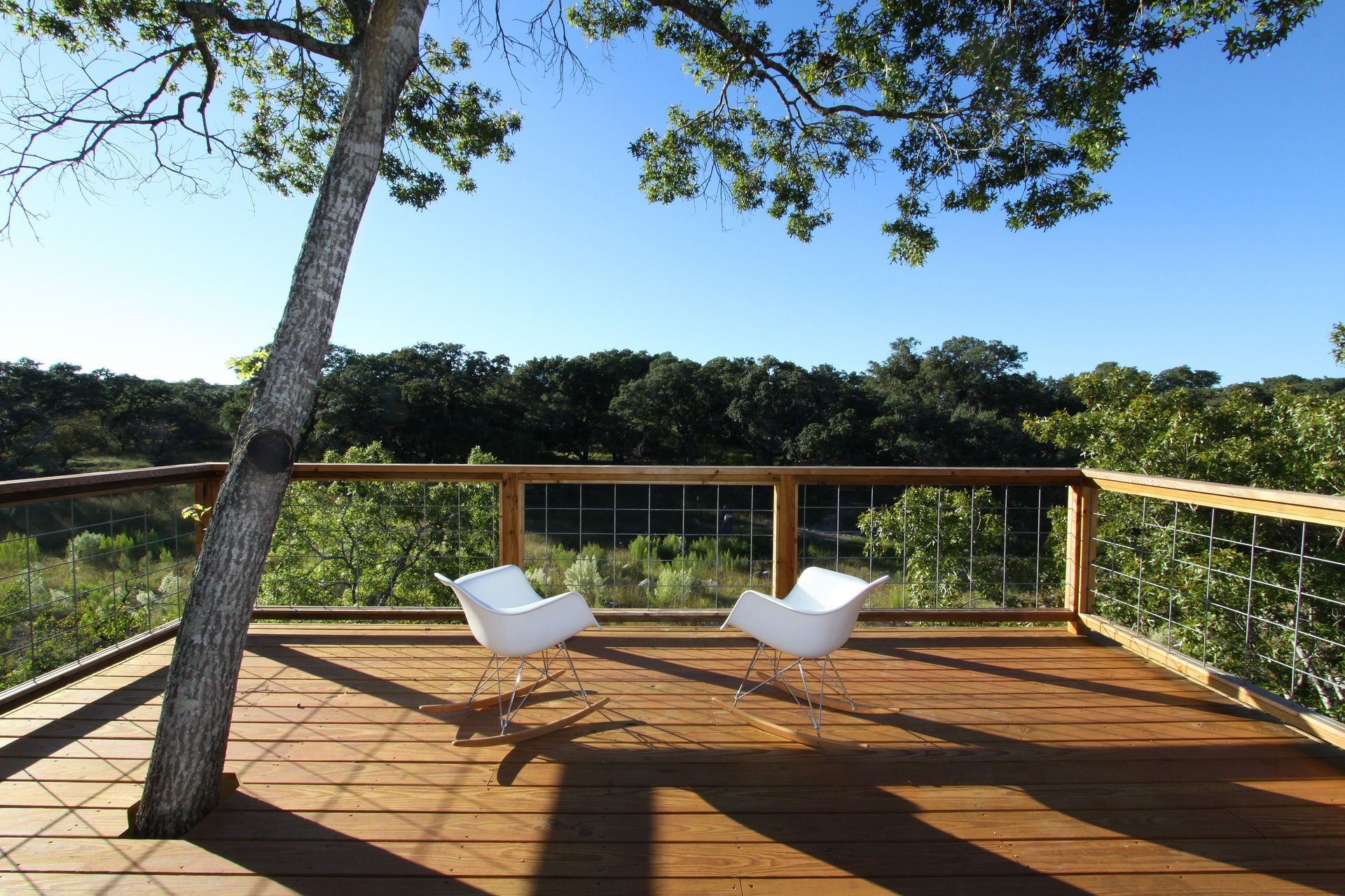 How To Make Your Deck Look Tropical – 7 Expert Tricks To Try | Livingetc for Deck Blind Ideas