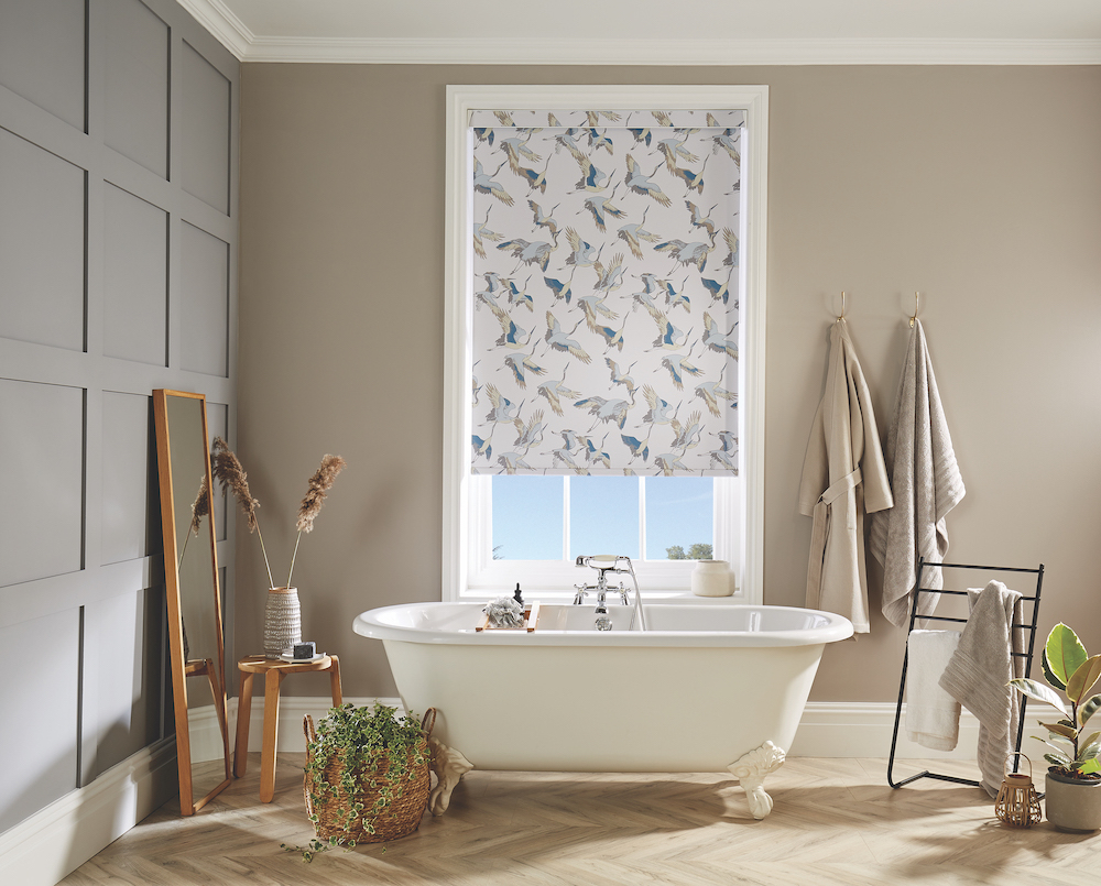 How to Balance Natural Light and Privacy in Humid Spaces